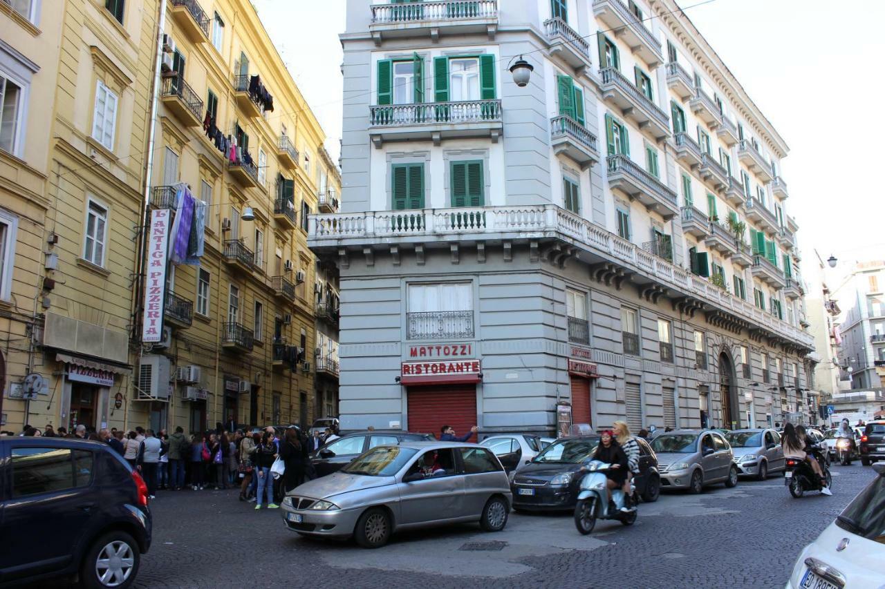 B&B Resta Cu Mme Napoli Ngoại thất bức ảnh