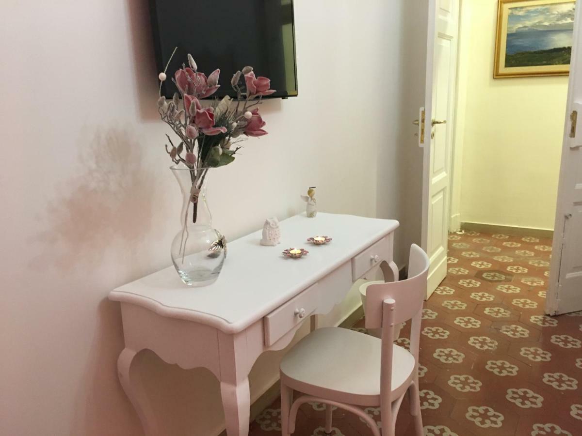 B&B Resta Cu Mme Napoli Ngoại thất bức ảnh